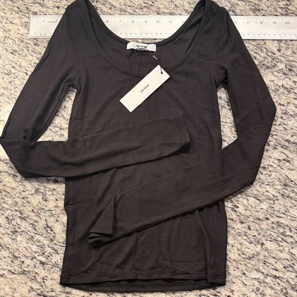 Joah Brown Classic Scoop Neck Long Sleeve in Vintage Black - Picture 4 of 8